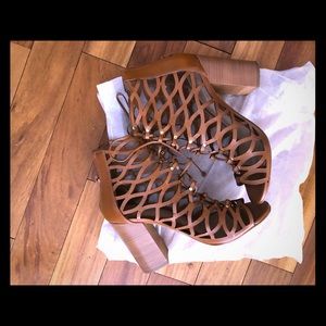 Lace Up Chunky Heel Sandal 👡